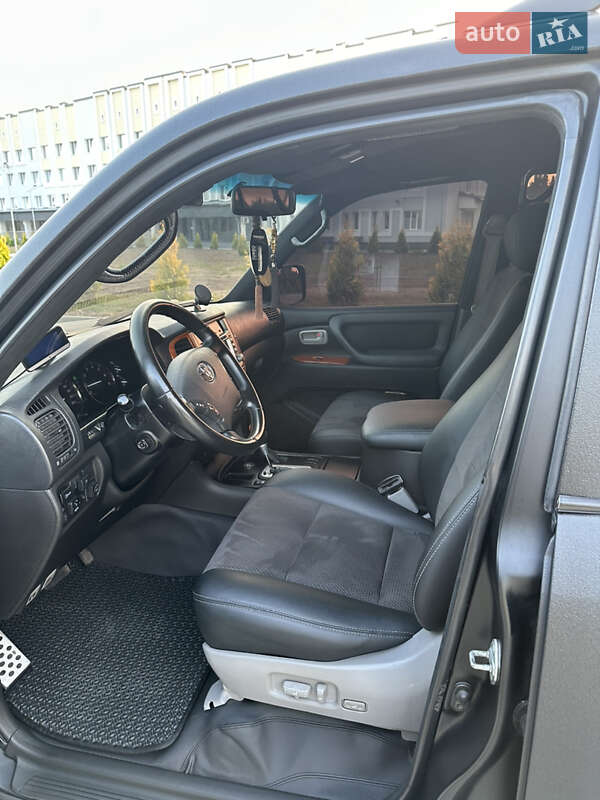 Внедорожник / Кроссовер Toyota Land Cruiser 2004 в Львове