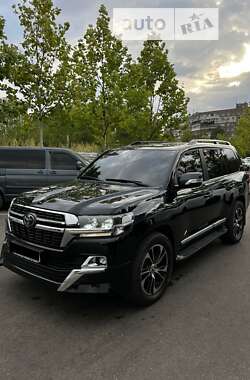 Позашляховик / Кросовер Toyota Land Cruiser 2017 в Дніпрі