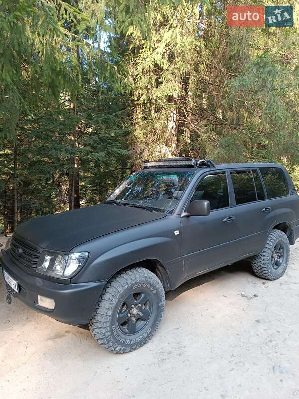 Внедорожник / Кроссовер Toyota Land Cruiser 2001 в Микуличине