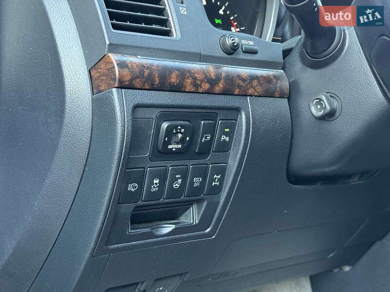 Позашляховик / Кросовер Toyota Land Cruiser 2013 в Львові