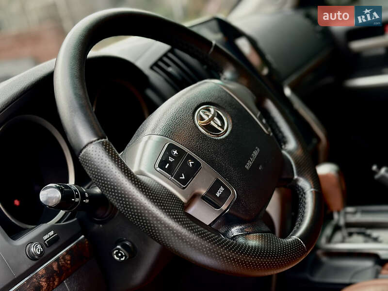 Позашляховик / Кросовер Toyota Land Cruiser 2008 в Дніпрі