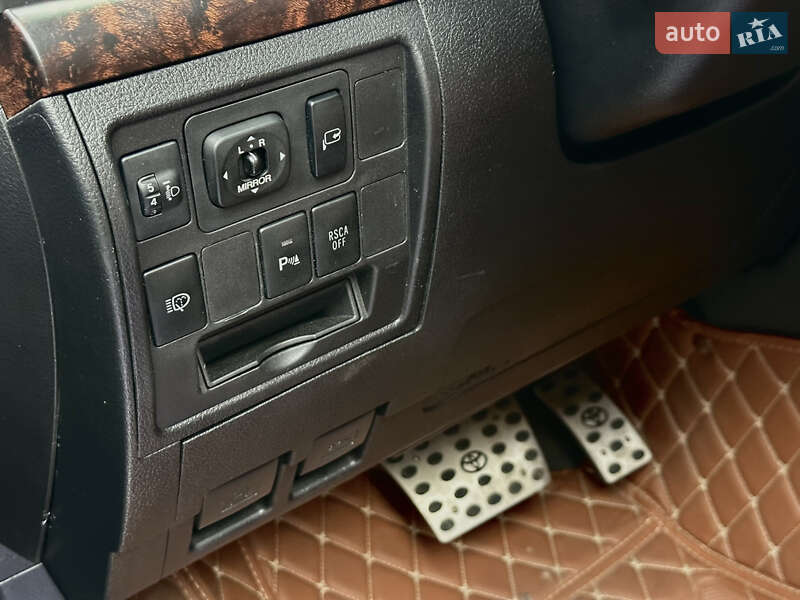 Позашляховик / Кросовер Toyota Land Cruiser 2008 в Дніпрі