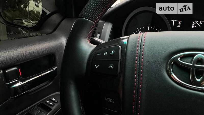 Позашляховик / Кросовер Toyota Land Cruiser 2013 в Ужгороді