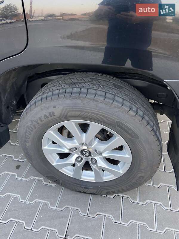 Внедорожник / Кроссовер Toyota Land Cruiser 2012 в Виннице