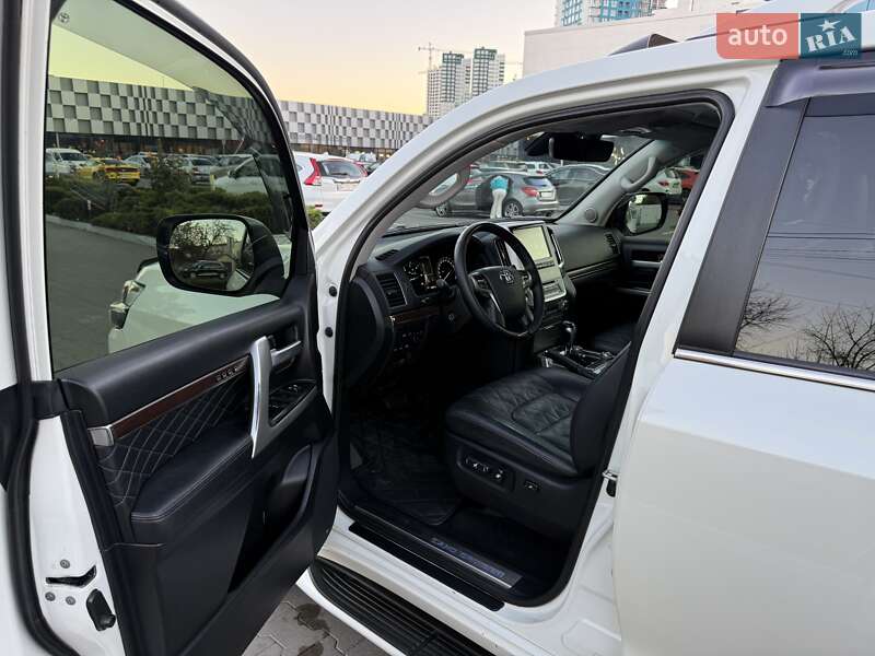Внедорожник / Кроссовер Toyota Land Cruiser 2018 в Одессе фото 25 Внедорожник / Кроссовер Toyota Land Cruiser 2018 в Одессе