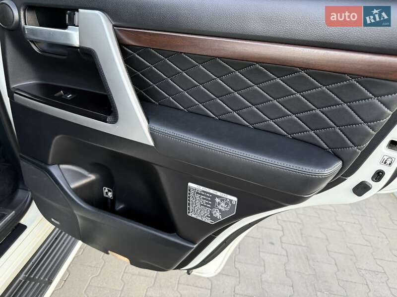 Внедорожник / Кроссовер Toyota Land Cruiser 2018 в Одессе фото 30 Внедорожник / Кроссовер Toyota Land Cruiser 2018 в Одессе