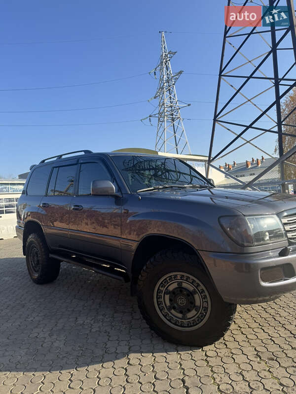 Позашляховик / Кросовер Toyota Land Cruiser 2004 в Чернівцях