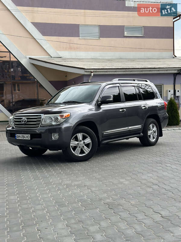 Позашляховик / Кросовер Toyota Land Cruiser 2013 в Радомишлі