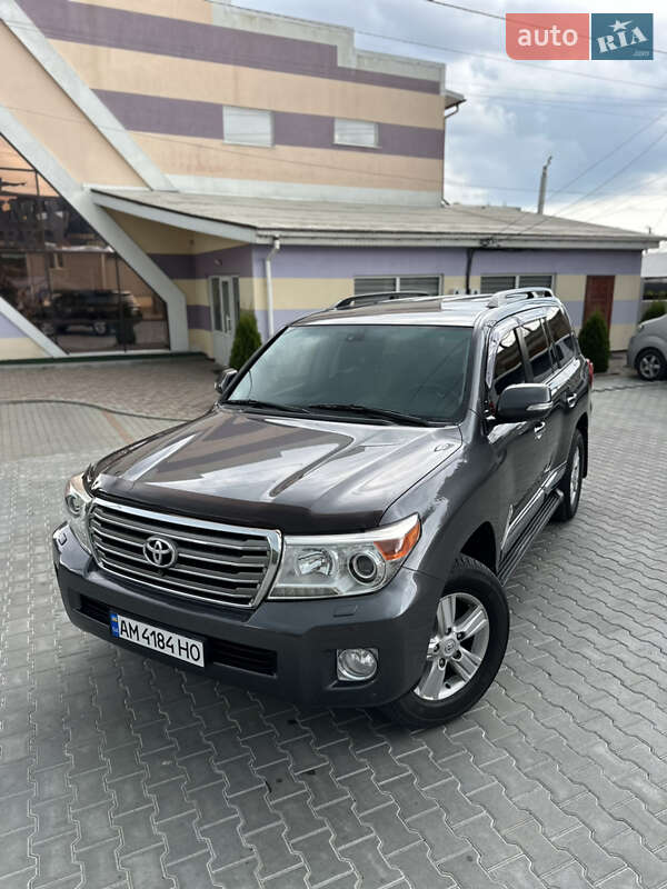 Позашляховик / Кросовер Toyota Land Cruiser 2013 в Радомишлі