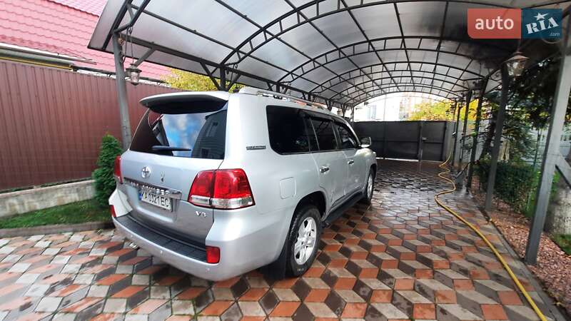 Позашляховик / Кросовер Toyota Land Cruiser 2011 в Києві