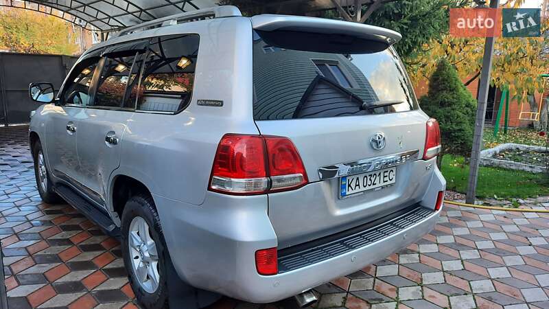 Позашляховик / Кросовер Toyota Land Cruiser 2011 в Києві