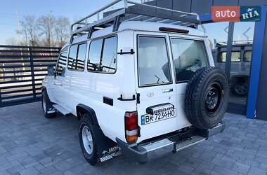 Внедорожник / Кроссовер Toyota Land Cruiser 2011 в Ровно