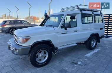 Внедорожник / Кроссовер Toyota Land Cruiser 2011 в Ровно