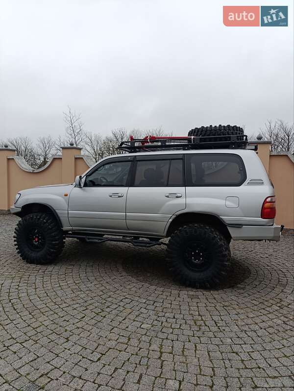 Внедорожник / Кроссовер Toyota Land Cruiser 2001 в Ужгороде