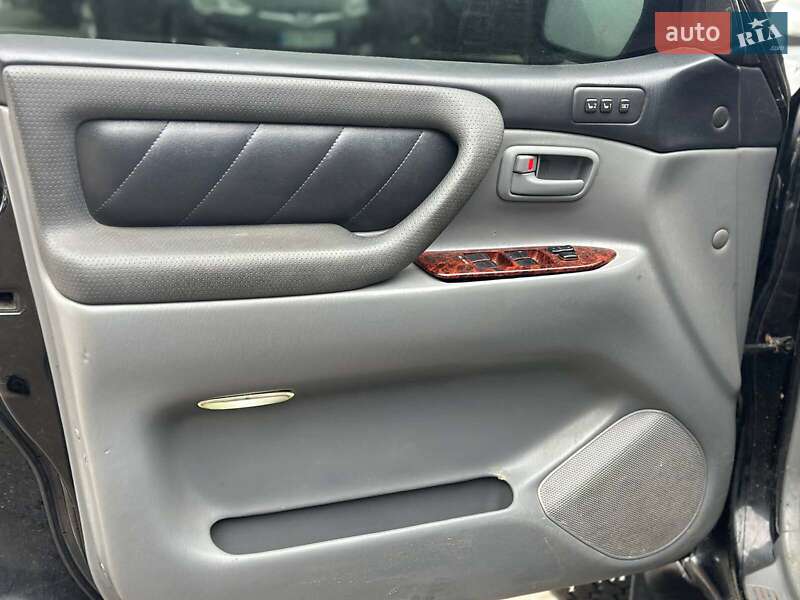 Внедорожник / Кроссовер Toyota Land Cruiser 2001 в Львове