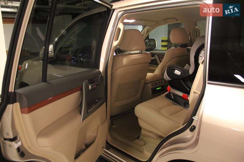 Внедорожник / Кроссовер Toyota Land Cruiser 2012 в Киеве фото 9 Внедорожник / Кроссовер Toyota Land Cruiser 2012 в Киеве