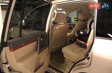 Внедорожник / Кроссовер Toyota Land Cruiser 2012 в 