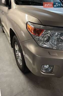 Внедорожник / Кроссовер Toyota Land Cruiser 2012 в 