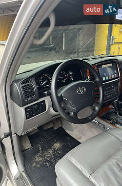 Позашляховик / Кросовер Toyota Land Cruiser 2003 в  фото 27 Позашляховик / Кросовер Toyota Land Cruiser 2003 в