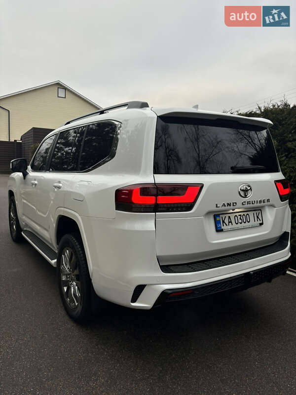 Внедорожник / Кроссовер Toyota Land Cruiser 2023 в Киеве