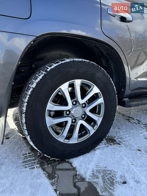Внедорожник / Кроссовер Toyota Land Cruiser 2010 в Тернополе