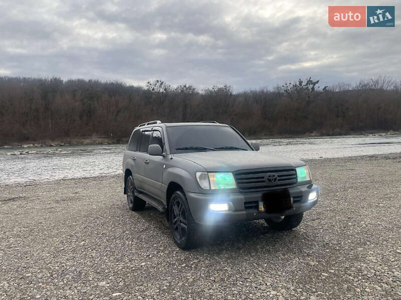 Внедорожник / Кроссовер Toyota Land Cruiser 2002 в Черновцах