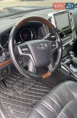 Внедорожник / Кроссовер Toyota Land Cruiser 2020 в 
