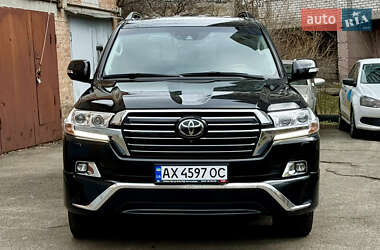 Позашляховик / Кросовер Toyota Land Cruiser 2017 в 
