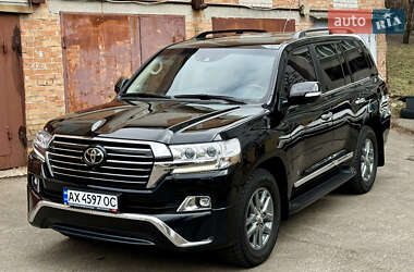 Позашляховик / Кросовер Toyota Land Cruiser 2017 в 