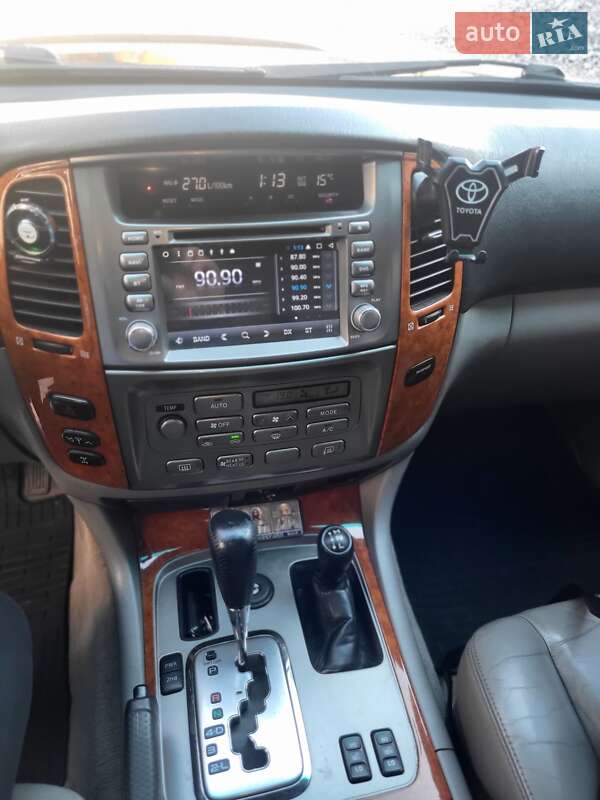 Внедорожник / Кроссовер Toyota Land Cruiser 2005 в Ровно