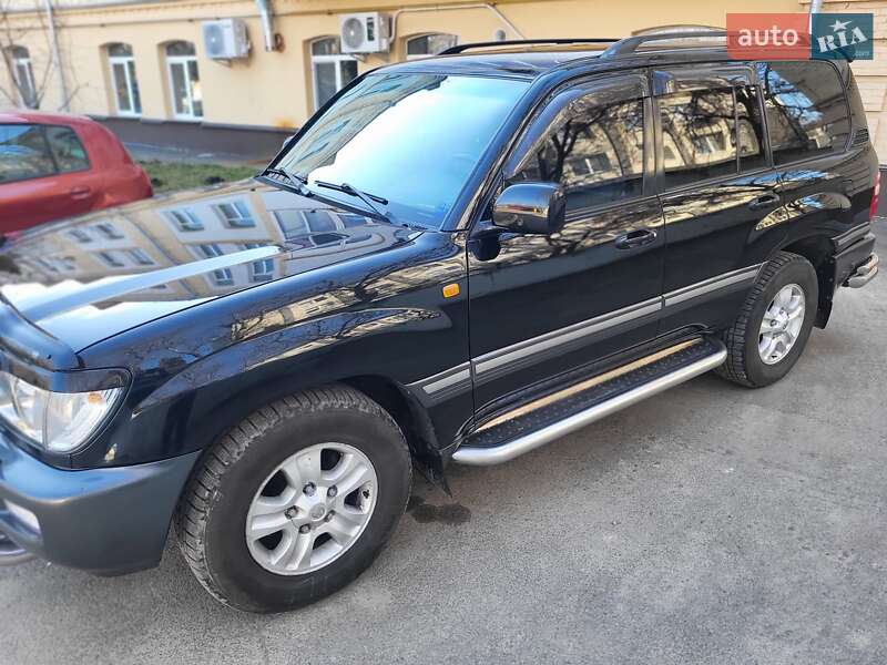 Внедорожник / Кроссовер Toyota Land Cruiser 2005 в Ровно