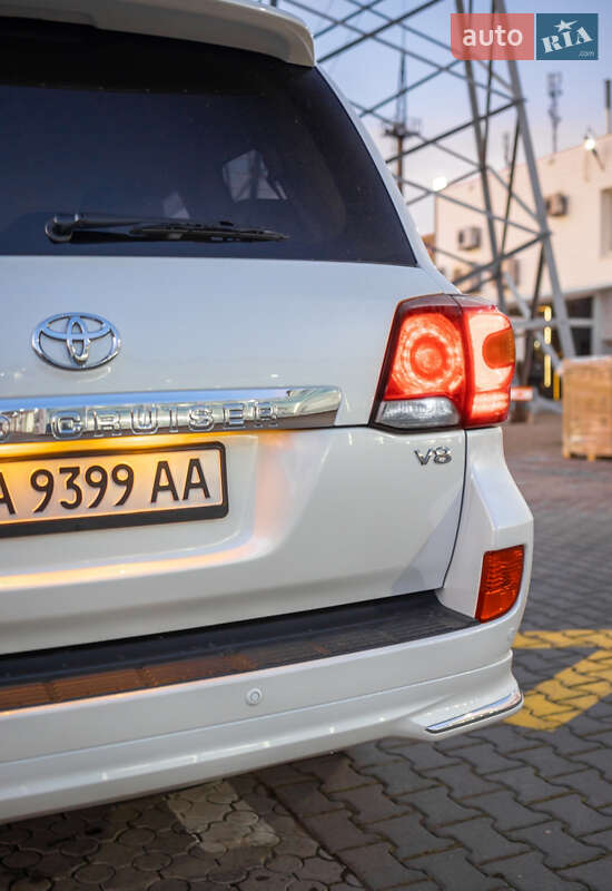 Позашляховик / Кросовер Toyota Land Cruiser 2013 в Чернівцях