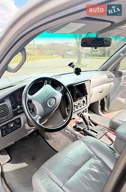 Внедорожник / Кроссовер Toyota Land Cruiser 2002 в 
