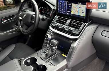 Позашляховик / Кросовер Toyota Land Cruiser 2023 в 