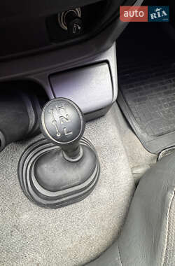 Внедорожник / Кроссовер Toyota Land Cruiser 2001 в 