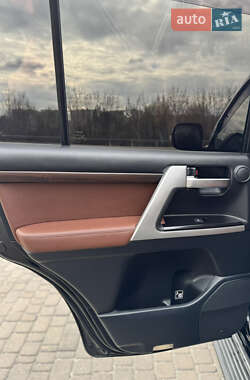 Внедорожник / Кроссовер Toyota Land Cruiser 2016 в 