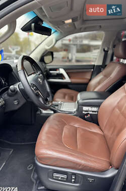 Внедорожник / Кроссовер Toyota Land Cruiser 2016 в 