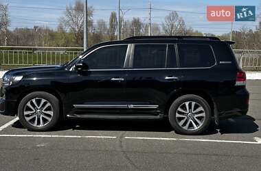 Позашляховик / Кросовер Toyota Land Cruiser 2017 в 