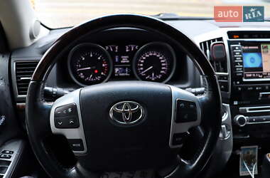 Внедорожник / Кроссовер Toyota Land Cruiser 2012 в 