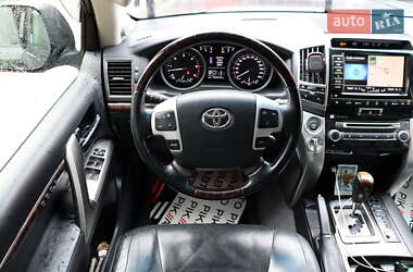 Внедорожник / Кроссовер Toyota Land Cruiser 2012 в 