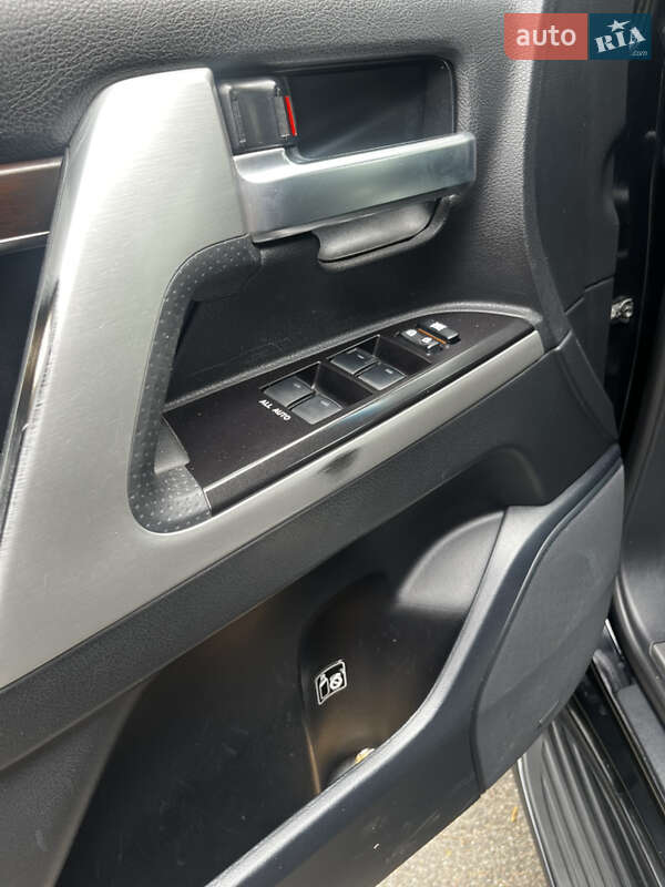 Внедорожник / Кроссовер Toyota Land Cruiser 2016 в Киеве