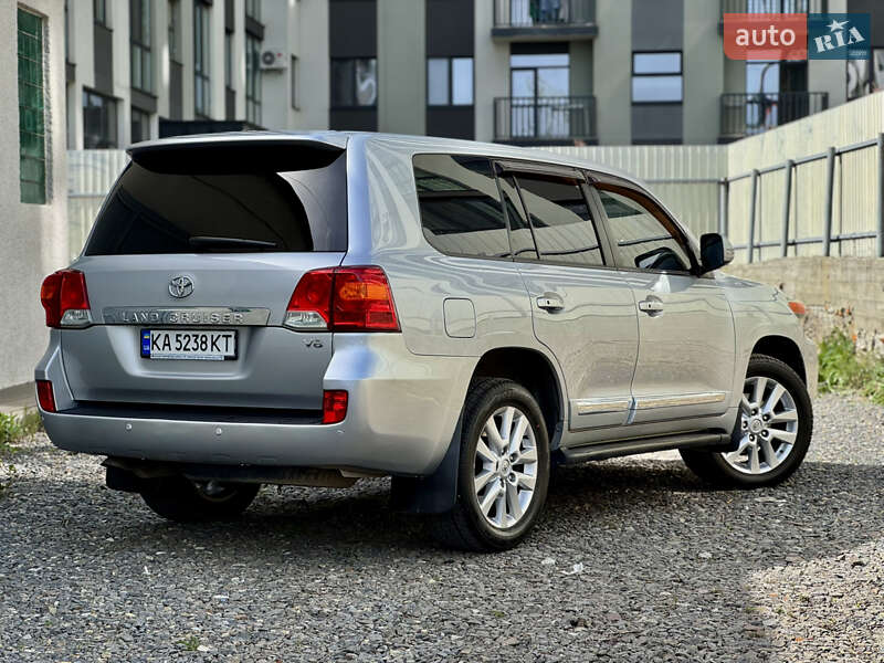 Позашляховик / Кросовер Toyota Land Cruiser 2013 в Ужгороді
