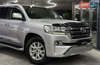 Внедорожник / Кроссовер Toyota Land Cruiser 2017 в 