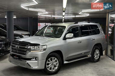 Внедорожник / Кроссовер Toyota Land Cruiser 2017 в 