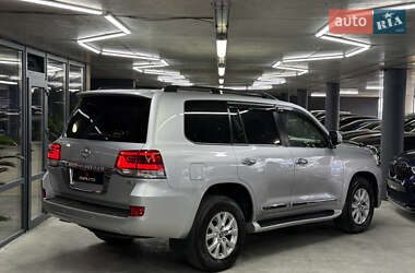 Внедорожник / Кроссовер Toyota Land Cruiser 2017 в 