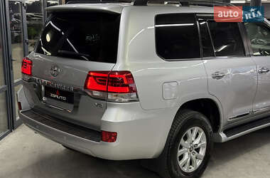 Внедорожник / Кроссовер Toyota Land Cruiser 2017 в 
