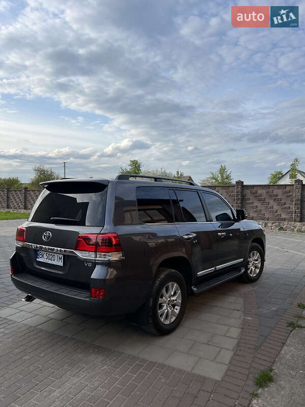Внедорожник / Кроссовер Toyota Land Cruiser 2019 в Рокитном
