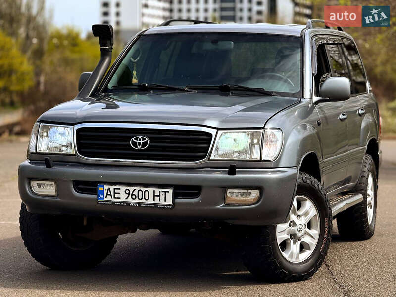 Внедорожник / Кроссовер Toyota Land Cruiser 2002 в 