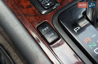 Внедорожник / Кроссовер Toyota Land Cruiser 2002 в 