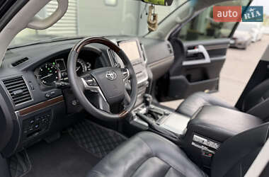 Внедорожник / Кроссовер Toyota Land Cruiser 2017 в 